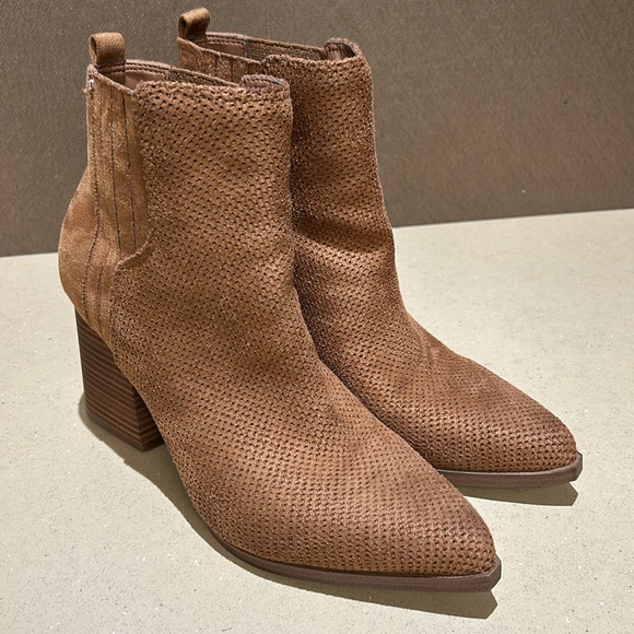 Indigo Rd. Tan Faux Suede Women Booties Size 8 - Picture 11 of 13